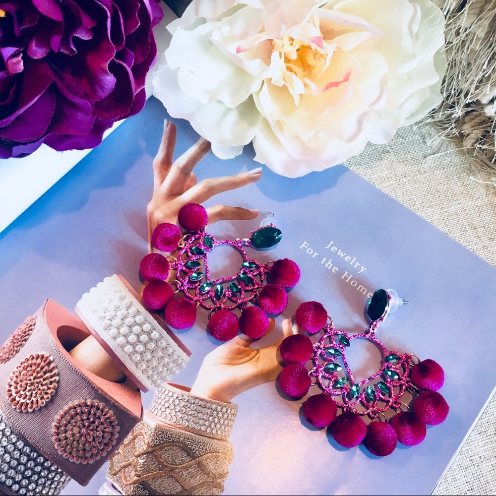 Mini pom-pom statement earring